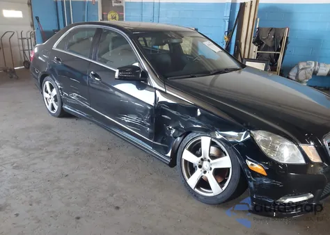 2012 Mercedes-Benz E 350 4Matic z USA, uszkodzony, nr VIN WDDHF8JB4CA599599